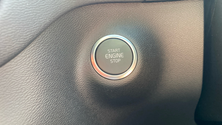 Volvo XC40 2.0 B3P Plus Dark 5dr Auto Petrol Estate